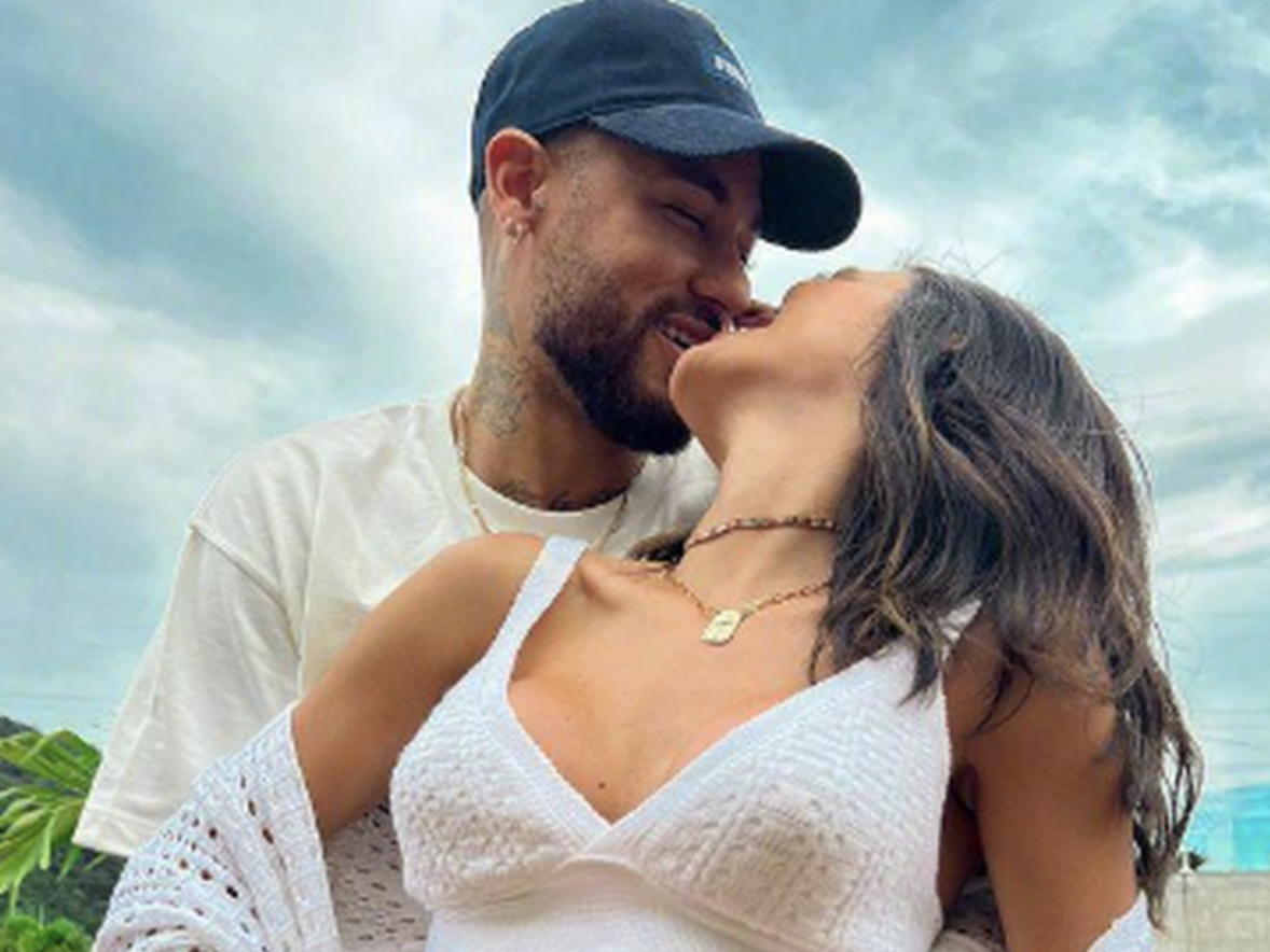 巴媒：内马尔的第四个孩子于当地时间周六凌晨诞生