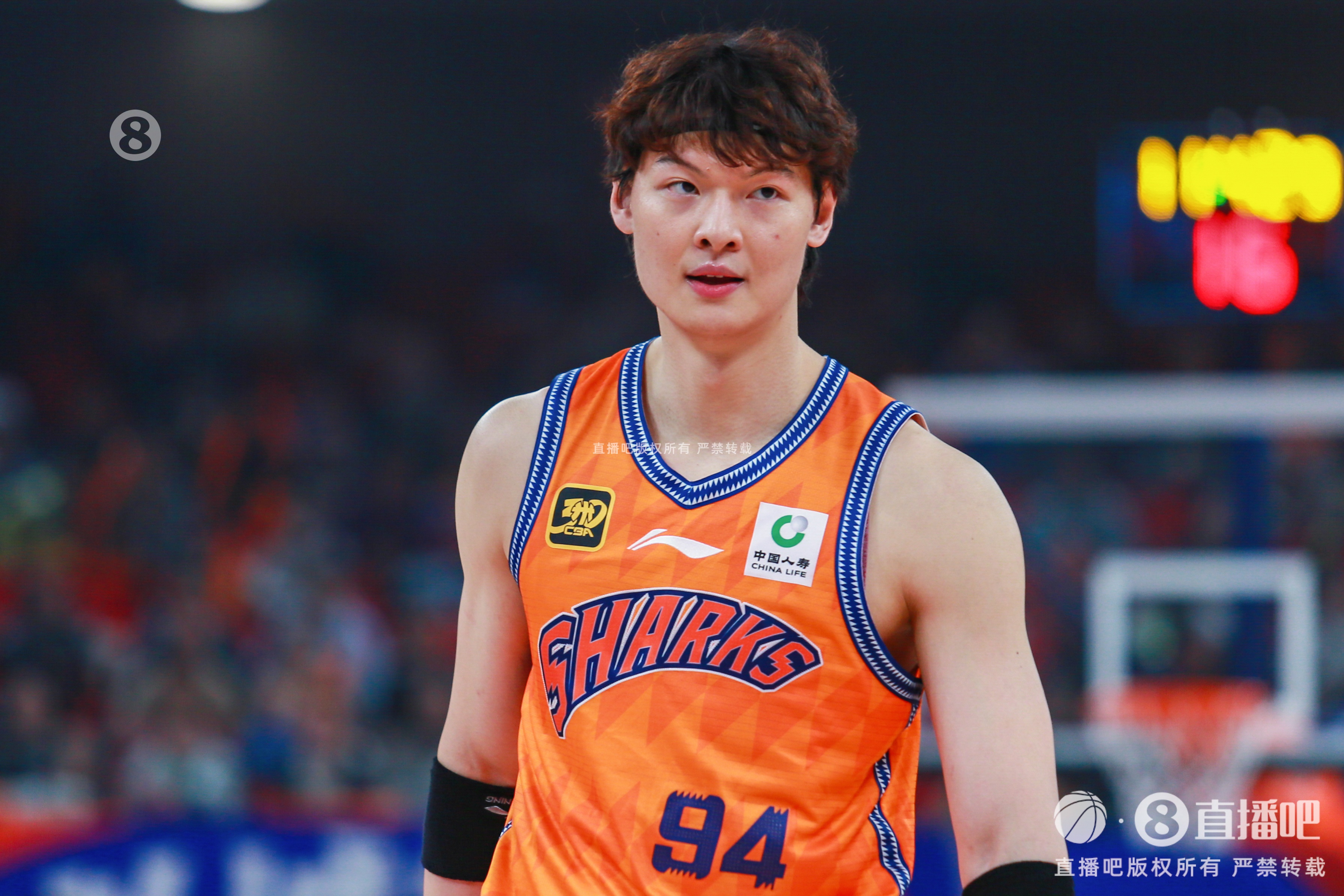 九游官方服务-续完王哲林后上海男篮还有两个顶薪名额 下赛季顶薪最高为600万元