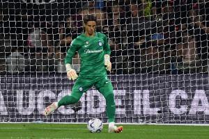 九游正版官网-运气不佳！索默是首位在欧冠比赛打进乌龙的国米门将