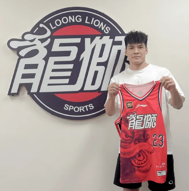 九游正版官网-陈国豪：逐渐适应了CBA的对抗强度，新赛季会尽力去提升自己