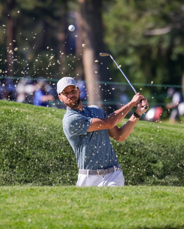 九游官网入口-夸梅：库里可能擅长所有球类项目 反正他打台球和高尔夫也很棒